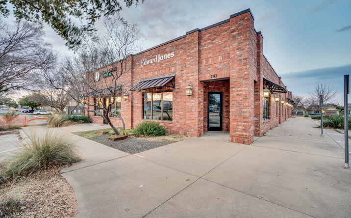 Pictures of Retail, Office property located at 203 E George Hopper Rd, Burlington, WA 98233 for lease - image #1