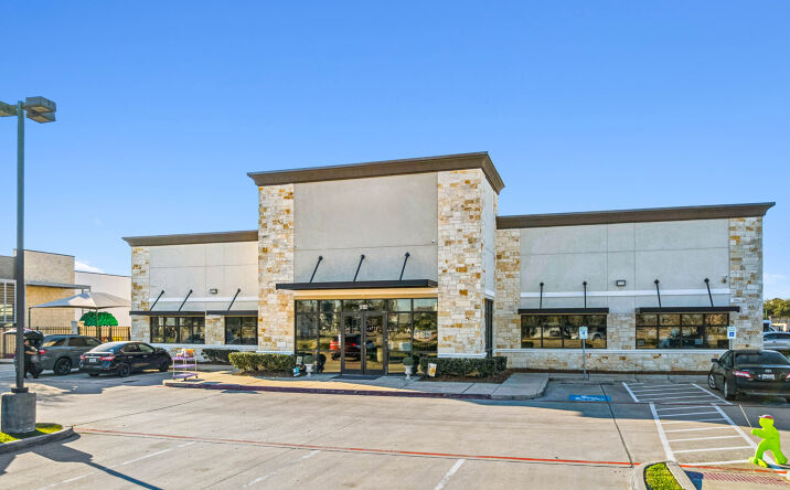 Pictures of Retail, Special Purpose property located at 12152 Shadow Creek Pkwy, Pearland, TX 77584 for lease - image #1