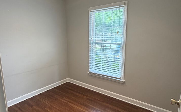 Pictures of Office property located at 2004 Exeter, Memphis, TN 38138 for lease - image #1