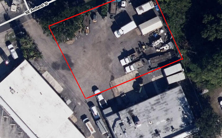 Pictures of Retail property located at 3083 SE Dixie Hwy, Stuart, FL 34997 for lease - image #1