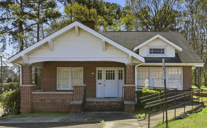 Pictures of Office property located at 611 Carthage St, Sanford, NC 27330 for lease - image #1
