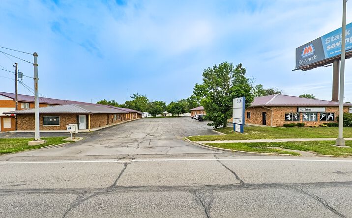 Pictures of Retail, Office property located at 910-916 W Coliseum Blvd, Fort Wayne, IN 46808 for lease - image #1