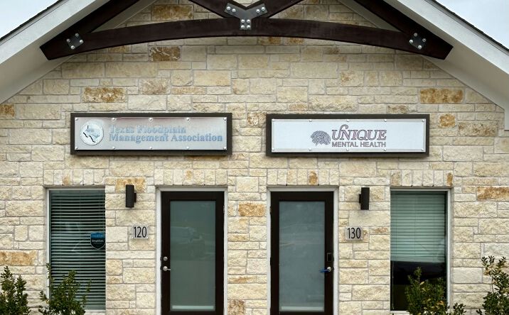 Pictures of Office property located at 2006 S Bagdad Rd, Leander, TX 78641 for lease - image #1