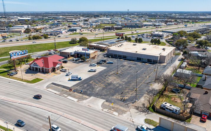 Pictures of Retail property located at 4209 Buffalo Gap Rd, Abilene, TX 79606 for lease - image #1