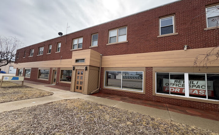 Pictures of Office, Retail property located at 620 W Jackson St, Morton, IL 61550 for lease - image #1