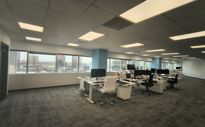 Pictures of Office property located at 3 Gateway Ctr, Newark, NJ 07102 for lease - image #1