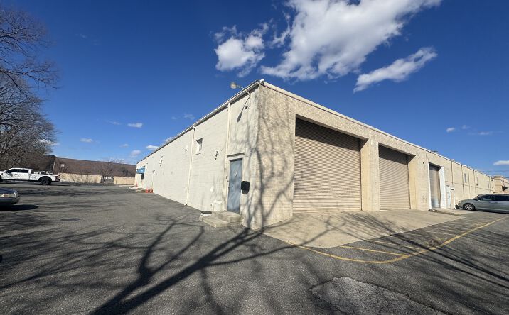 Pictures of Industrial property located at 1515 5th Industrial Ct, Bay Shore, NY 11706 for lease - image #1