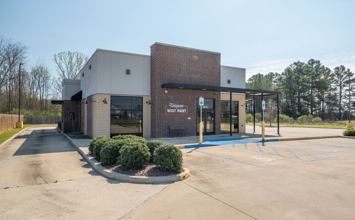 Pictures of Restaurant property located at 5576 US-45 ALT, West Point, MS 39773 for lease - image #1