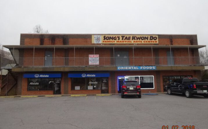 Pictures of Retail property located at 2060 Fort Campbell Blvd, Clarksville, TN 37042 for lease - image #1
