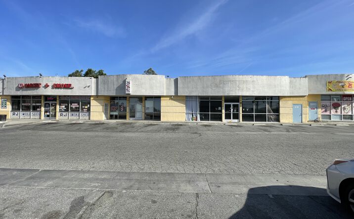 Pictures of Retail, Office, Restaurant property located at 109 S State St, San Jacinto, CA 92583 for lease - image #1