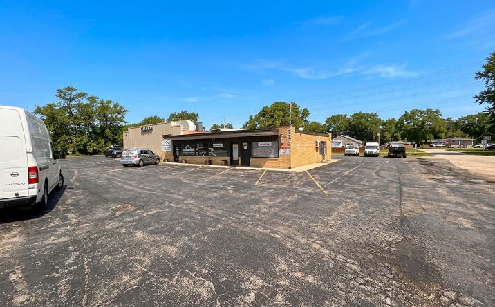 Pictures of Retail property located at 5000 W Elm Street, McHenry, IL 60050 for lease - image #1
