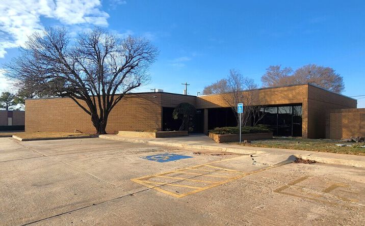 Pictures of Office, Retail, Special Purpose property located at 2033 Heritage Park Dr, Oklahoma City, OK 73120 for lease - image #1