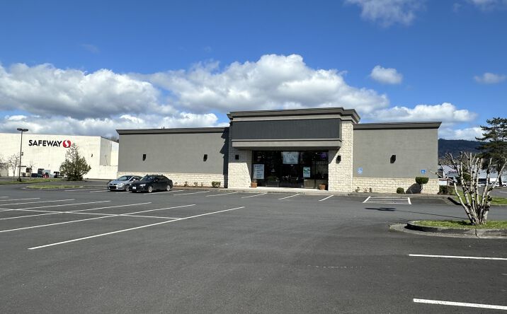 Pictures of Retail property located at 421 Three Rivers Dr, Kelso, WA 98626 for lease - image #1
