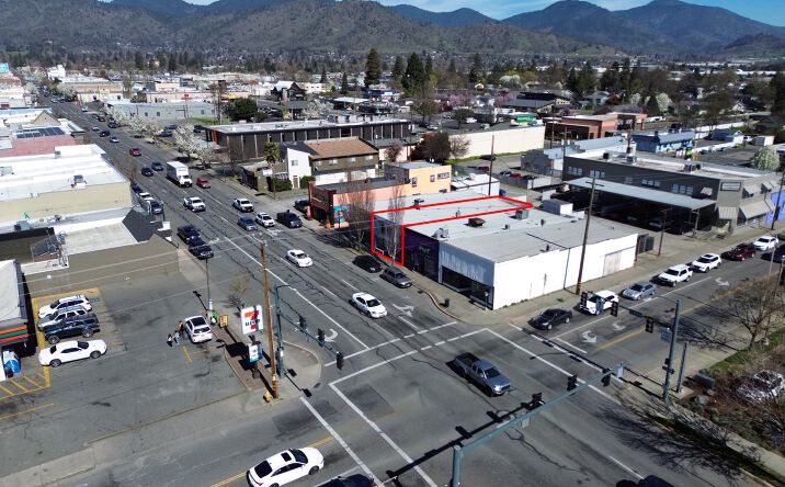 Pictures of Retail property located at 873 SE 6th St, Grants Pass, OR 97526 for lease - image #1