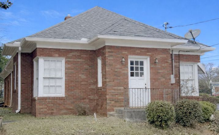 Pictures of Office property located at 315 Academy St NE, Gainesville, GA 30501 for lease - image #1