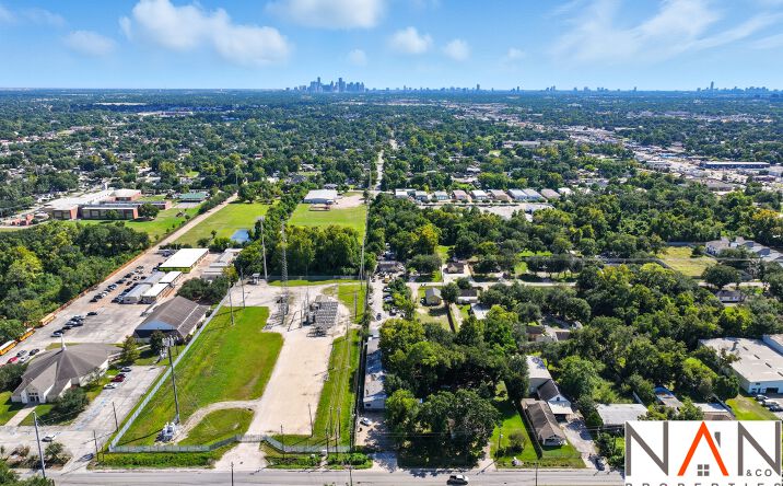 Pictures of Industrial property located at 118 Rittenhouse St, Houston, TX 77076 for lease - image #1
