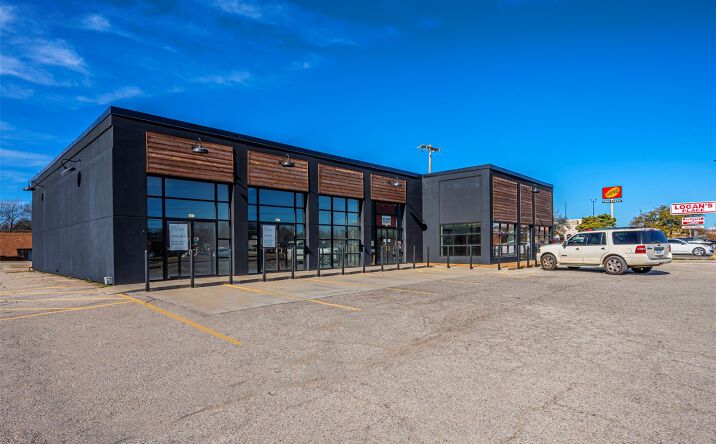 Pictures of Retail property located at 801 N Commerce Street, Ardmore, OK 73401 for lease - image #1