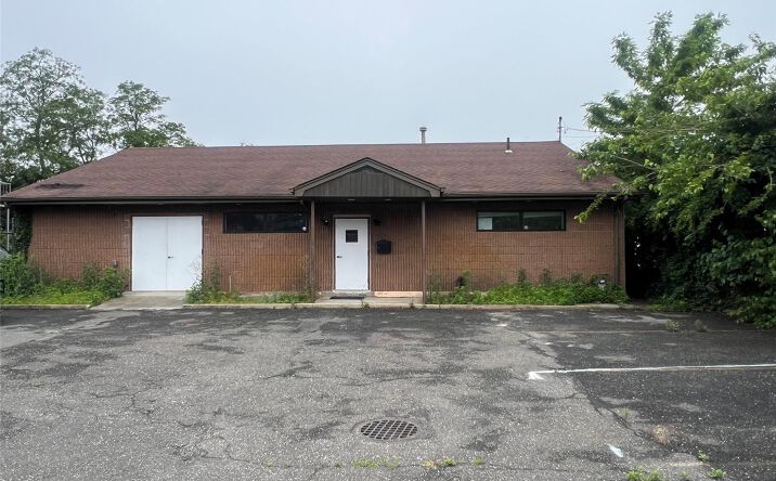 Pictures of Office, Retail, Special Purpose property located at 190 Margaretta Avenue, Oyster Bay, NY 11758 for lease - image #1