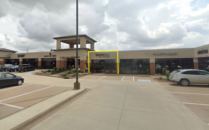 Pictures of Retail property located at 4917 Utica Ridge Rd, Davenport, IA 52807 for lease - image #1