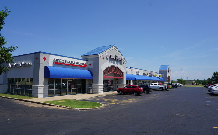 Pictures of Retail property located at 1208 E Kenosha St, Broken Arrow, OK 74012 for lease - image #1