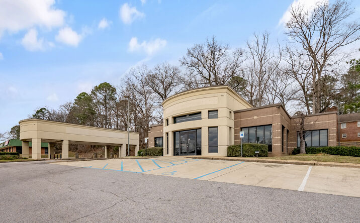 Pictures of Retail, Office, Special Purpose property located at 1400 McFarland Blvd, Northport, AL 35476 for lease - image #1