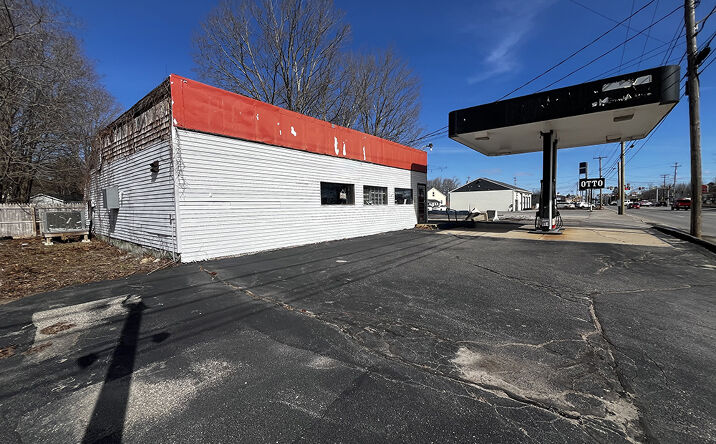 Pictures of Retail property located at 408 Elm St, Biddeford, ME 04005 for lease - image #1