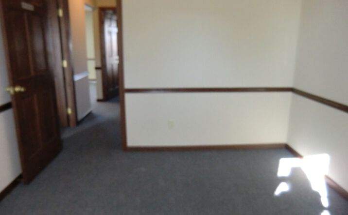 Pictures of Office property located at 850 Vandalia St, Collinsville, IL 62234 for lease - image #1