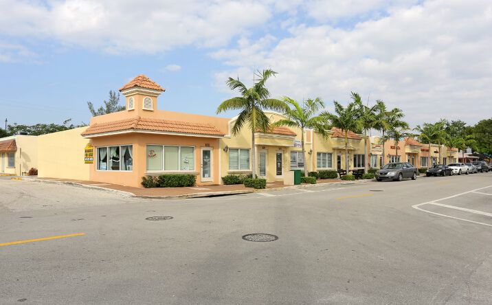 Pictures of Retail property located at 101 NE 2nd Ave, Deerfield Beach, FL 33441 for lease - image #1