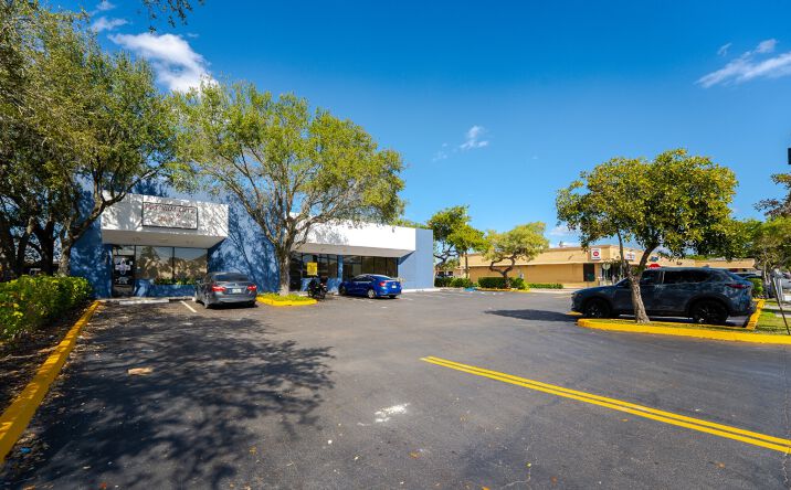 Pictures of Retail property located at 209 W Hillsboro Blvd, Deerfield Beach, FL 33441 for lease - image #1