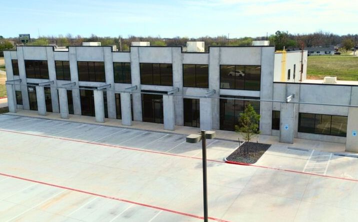 Pictures of Retail property located at 1600 N Service Rd, Moore, OK 73160 for lease - image #1
