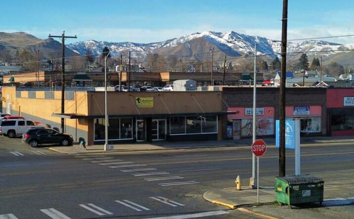 Pictures of Retail property located at 820 S Wenatchee Ave, Wenatchee, WA 98801 for lease - image #1