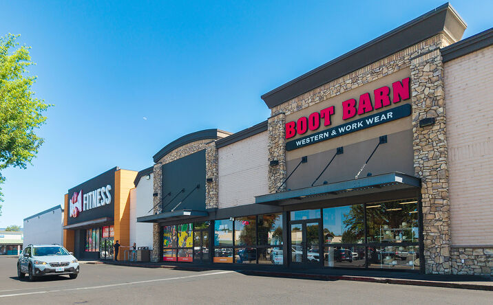 Pictures of Retail property located at 870 Biddle Rd, Medford, OR 97504 for lease - image #1