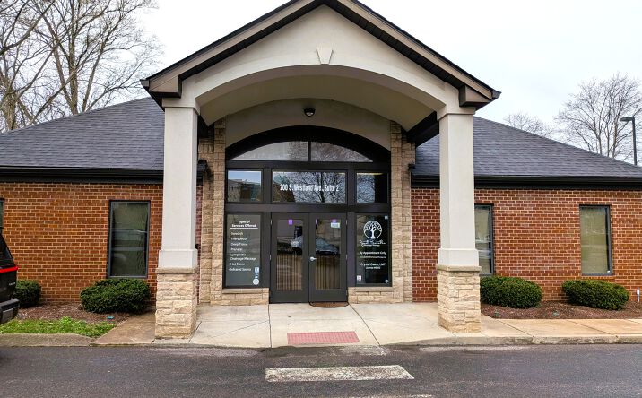 Pictures of Office property located at 200 S Westland Ave, Gallatin, TN 37066 for lease - image #1