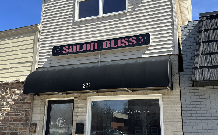 Pictures of Retail property located at 221 N Broad St, Griffith, IN 46319 for lease - image #1
