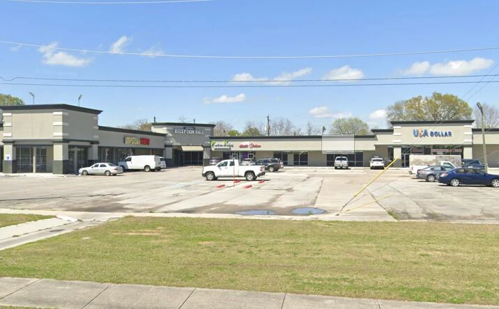 Pictures of Retail property located at 918 W Southmore Ave, Pasadena, TX 77502 for lease - image #1
