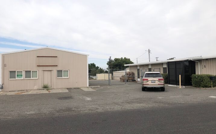 Pictures of Retail, Industrial property located at 536 W Deschutes Ave, Kennewick, WA 99336 for lease - image #1
