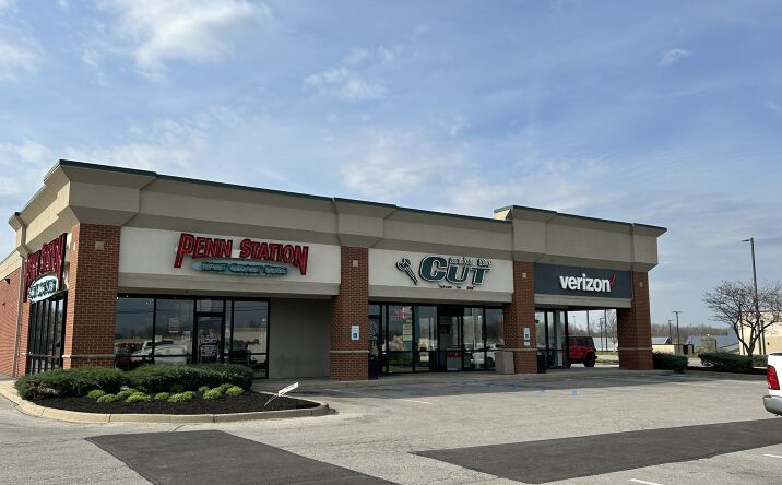 Pictures of Retail property located at 4317 Charlestown Rd, New Albany, IN 47150 for lease - image #1