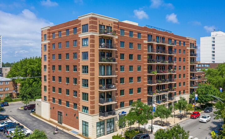 Pictures of Retail property located at 4848 N Sheridan Road, Chicago, IL 60640 for lease - image #1