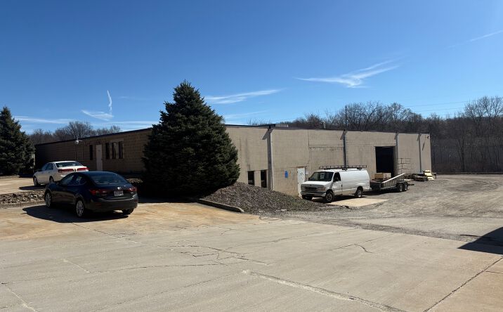 Pictures of Industrial property located at 411 Geneva Ave, Tallmadge, OH 44278 for lease - image #1