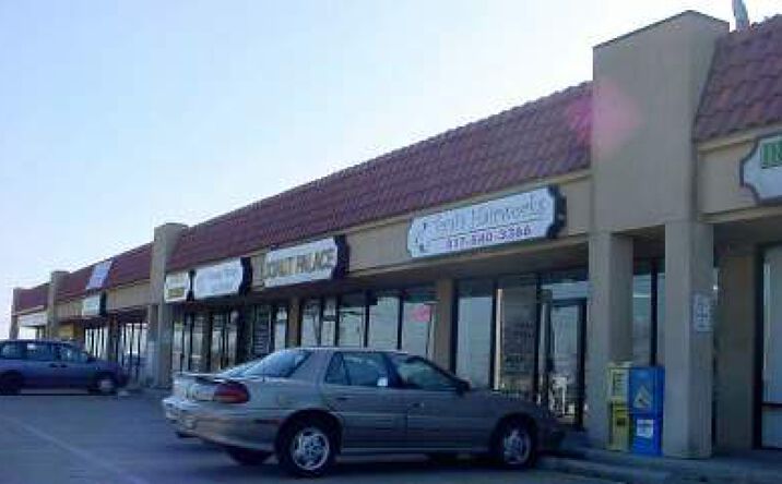 Pictures of Retail property located at 101 W Glade Rd, Euless, TX 76039 for lease - image #1