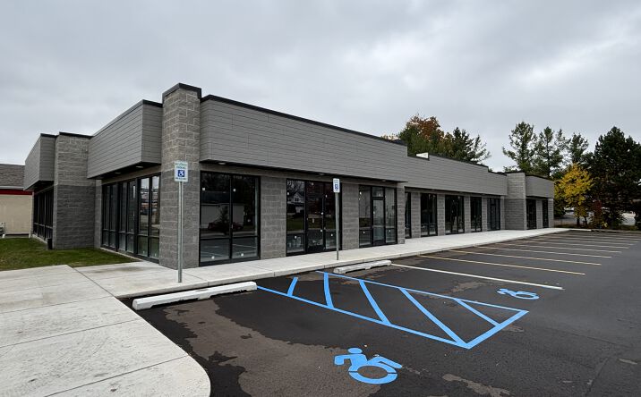 Pictures of Retail property located at 4233 W Saginaw Hwy, Lansing, MI 48917 for lease - image #1