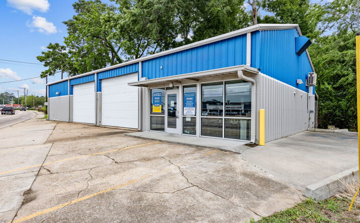 Pictures of Retail, Special Purpose property located at 1822 W Pinhook Rd, Lafayette, LA 70508 for lease - image #1
