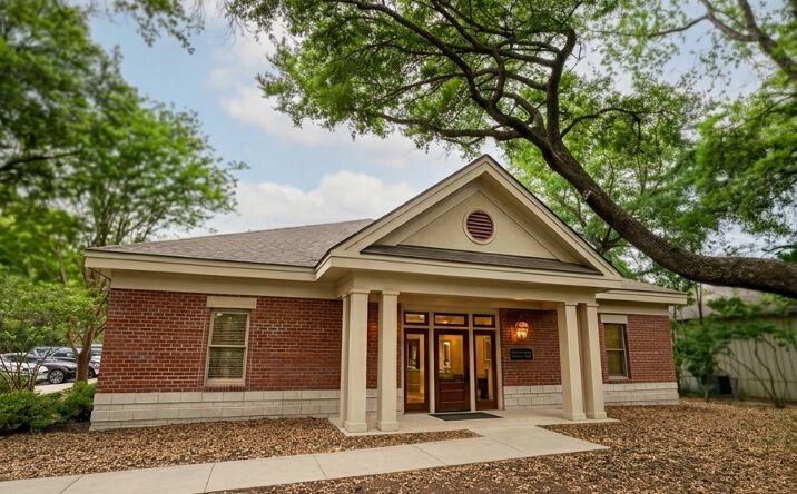 Pictures of Office property located at 260 W Coleman Blvd, Mount Pleasant, SC 29464 for lease - image #1