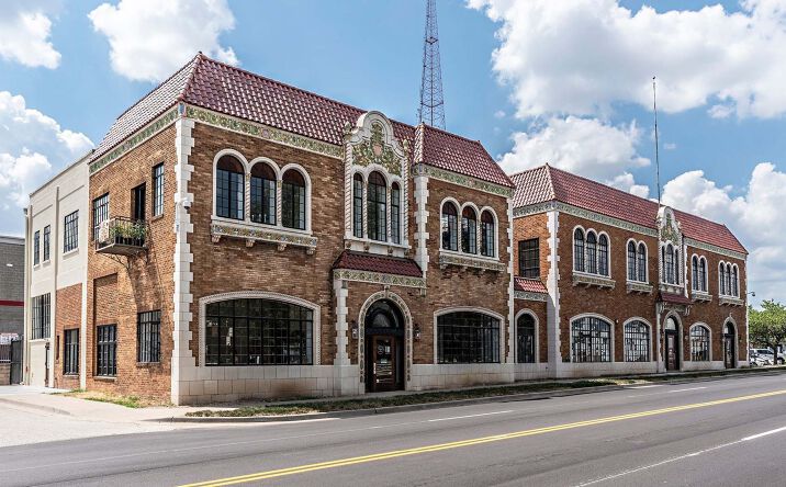 Pictures of Office property located at 3216 Gillham Plaza, Kansas City, MO 64109 for lease - image #1