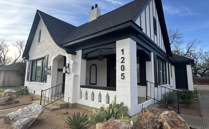 Pictures of Office property located at 1205 Main St, Garland, TX 75040 for lease - image #1