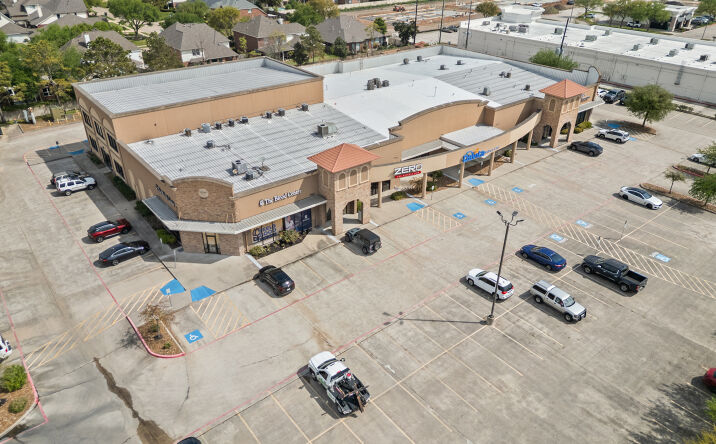 Pictures of Retail, Office property located at 9223 W Broadway St, Pearland, TX 77584 for lease - image #1