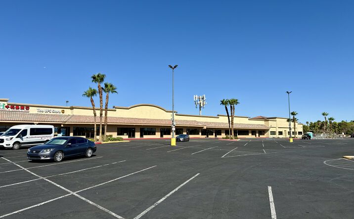 Pictures of Retail, Restaurant property located at 3301 S Jones Blvd, Las Vegas, NV 89146 for lease - image #1