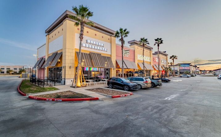 Pictures of Retail, Office, Restaurant property located at 1790-18045 E NASA Pkwy, Houston, TX 77058, Houston, US 77058 for lease - image #1