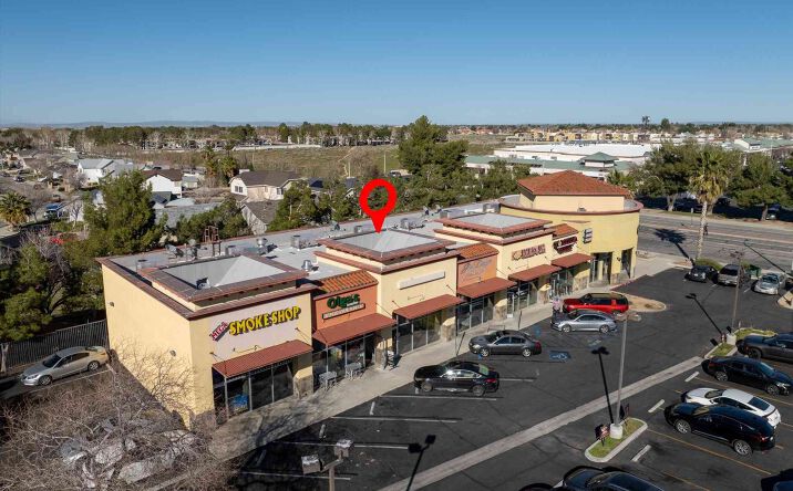 Pictures of Retail property located at 42815 30th St W, Lancaster, CA 93536 for lease - image #1