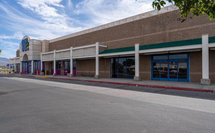 Pictures of Retail property located at 440 W Rancho Vista Blvd, Palmdale, CA 93551 for lease - image #1